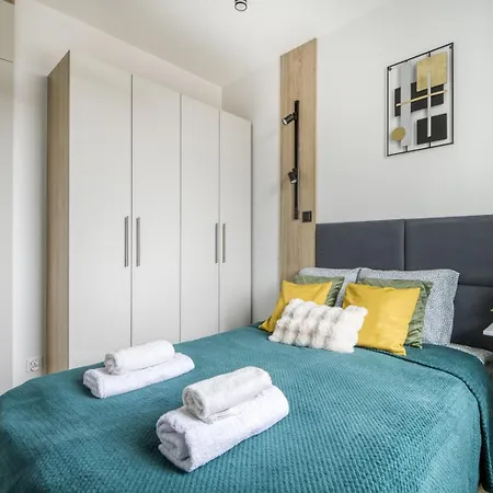 Apartman M&r Airport&business Lux Instalatorow - Ac - Underground Garage - Smart Tv - Amazon Prime - Skyshowtime - Self Check-in - Close By Chopin Airport