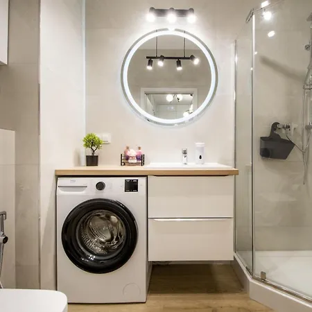 M&r Airport&business Lux Instalatorow - Ac - Underground Garage - Smart Tv - Amazon Prime - Skyshowtime - Self Check-in - Close By Chopin Airport Varsó