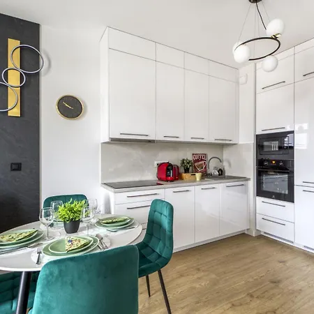 M&r Airport&business Lux Instalatorow - Ac - Underground Garage - Smart Tv - Amazon Prime - Skyshowtime - Self Check-in - Close By Chopin Airport *